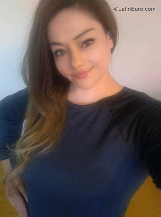 Date this passionate Canada girl Sunflower from Toronto CA859