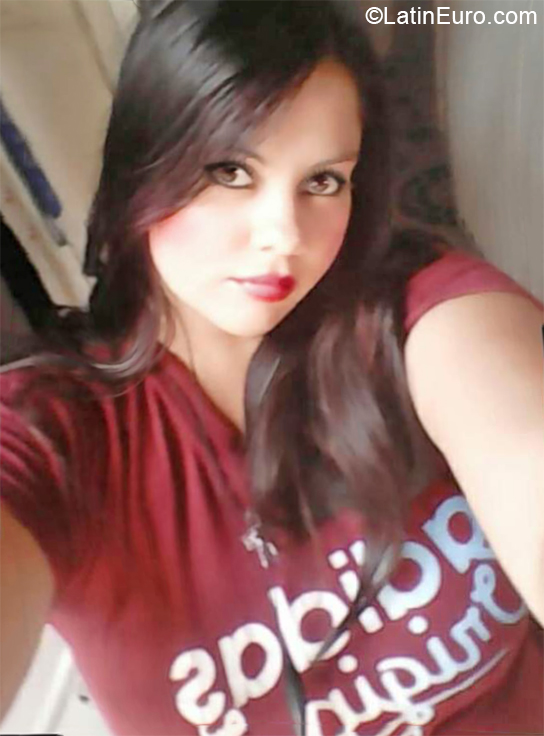 Date this voluptuous Colombia girl Heidy from Cartagena CO30319