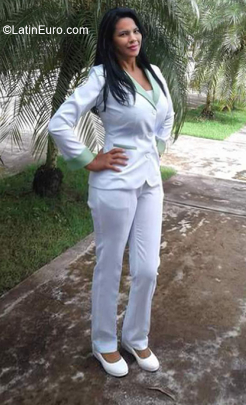 Date this gorgeous Dominican Republic girl Alexa Estafania from La Vega DO39867