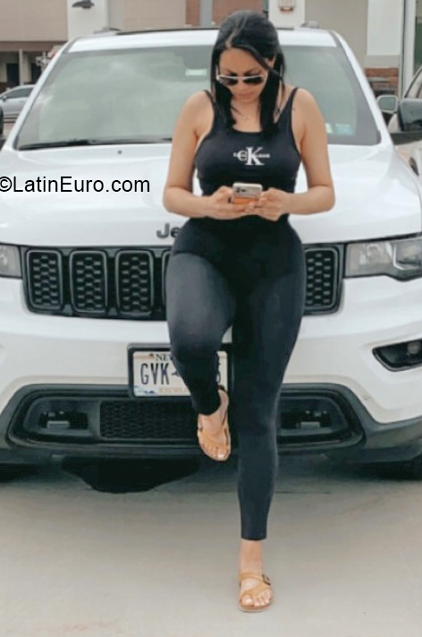 Date this tall United States girl Joseline from Boston US21331