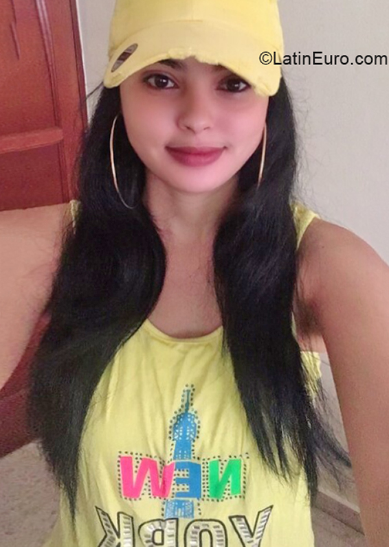 Date this fun Dominican Republic girl Rosana from Bonao DO39977