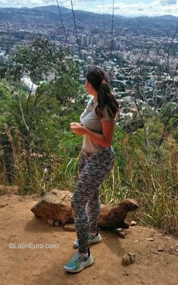 Date this sultry Venezuela girl Angie from Caracas VE3995