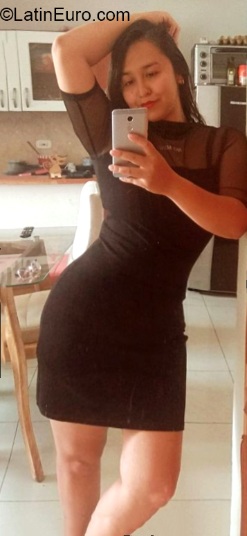 Date this voluptuous Colombia girl Nina from Medellin CO30534