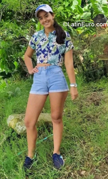 Date this nice looking Colombia girl SOL from Bogota CO30539