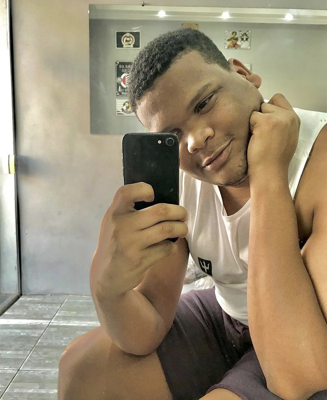 Date this hard body Brazil man Alisson from Salvador BR11417
