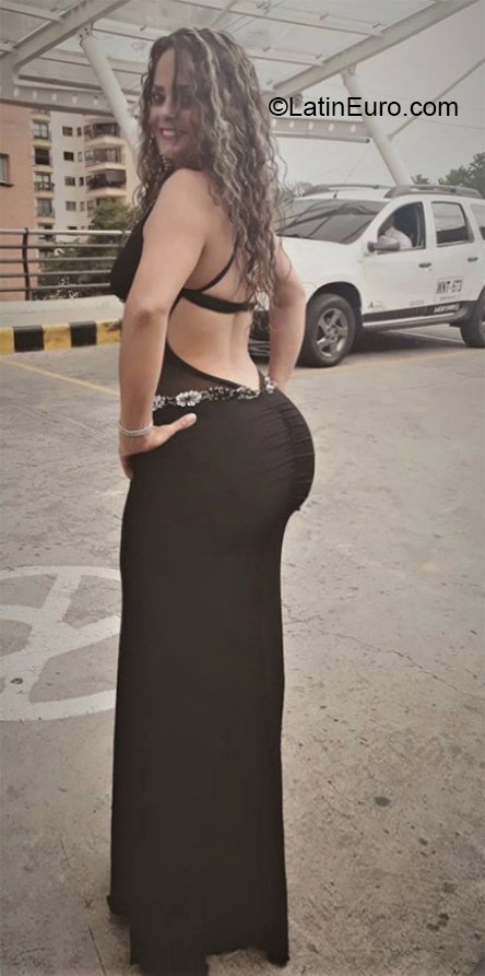 Date this good-looking Colombia girl Carol from Cali CO30561