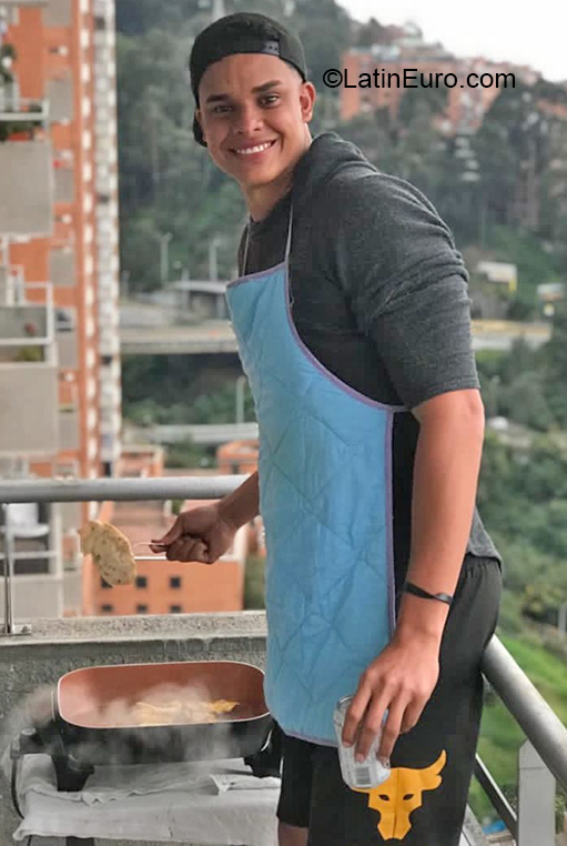 Date this stunning Colombia man Harrinson from Bogota CO30562