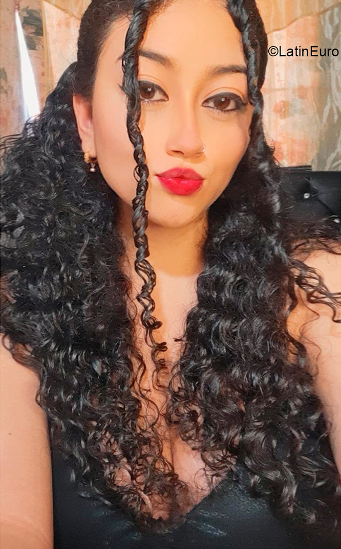 Date this foxy Colombia girl Fernanda from Cali CO30564