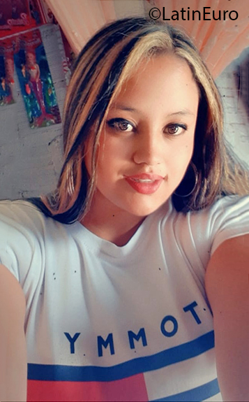 Date this lovely Colombia girl Kenly from El Carmen De Viboral CO30779