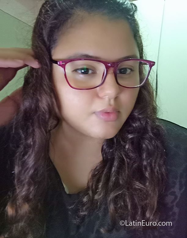 Date this stunning Spain girl Sara from Seville ES641