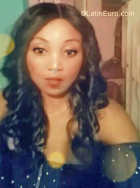 Date this attractive Jamaica girl Alesha from Runaway bay JM2704