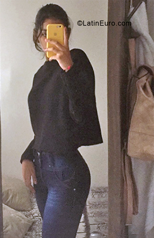 Date this good-looking Colombia girl Natalia from Bogota CO33905