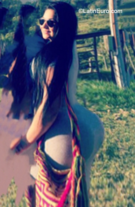 Date this voluptuous Colombia girl Andrea from Neiva CO30632