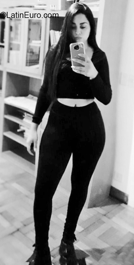 Date this funny Argentina girl Daiana from Buenos Aires AR775