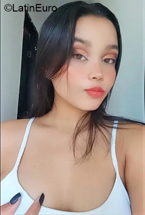 Date this attractive Colombia girl Angelica from Barranquilla CO30693