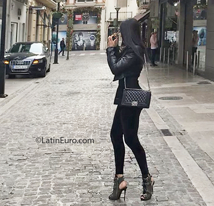 Date this sensual Spain girl Mari from Valencia ES646