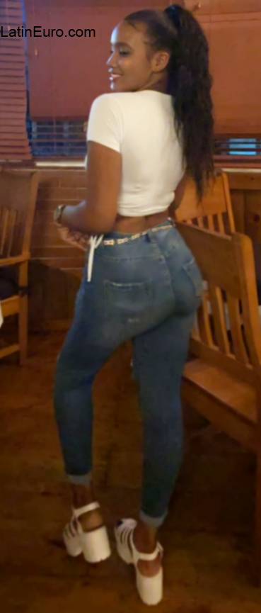 Date this charming Dominican Republic girl Yomairy from San Pedro de Macoris DO40145
