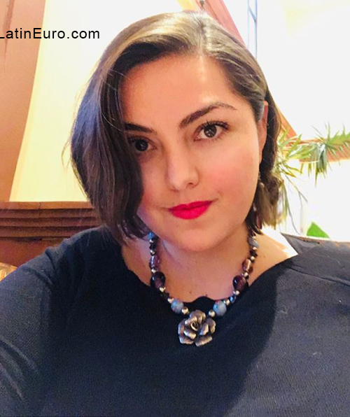 Date this voluptuous Mexico girl Perla from Ciudad De México MX2488