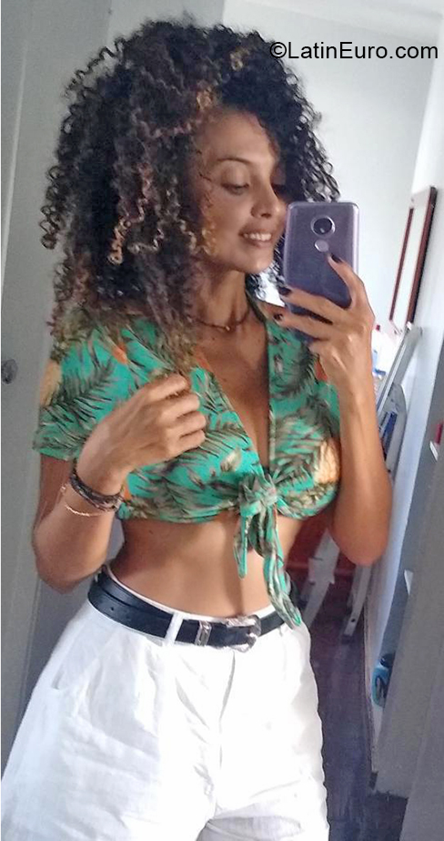 Date this exotic Brazil girl Maria from Brasilia BR11442