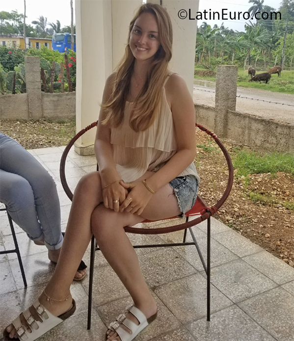Date this young Cuba girl Liliana from Camaguey CU792