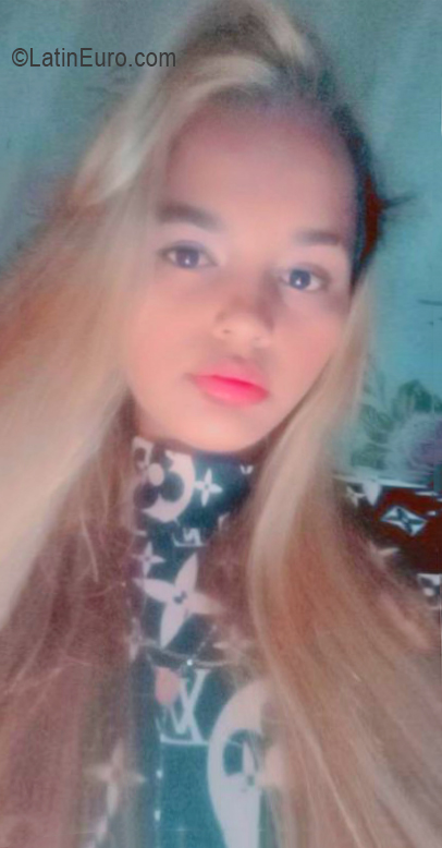 Date this charming Venezuela girl Carolina from Acarigua VE4063