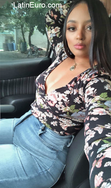 Date this hard body Dominican Republic girl Luisa from La Vega DO40216