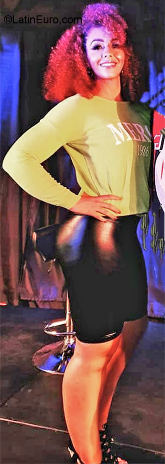 Date this attractive Colombia girl Maria from Bogota CO33809