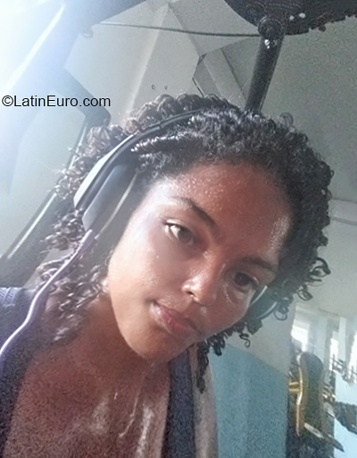 Date this hard body Brazil girl Amanda from Salvador BR11454