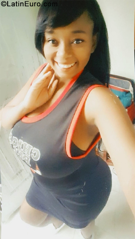 Date this stunning Dominican Republic girl Elisa from Higuey DO40272