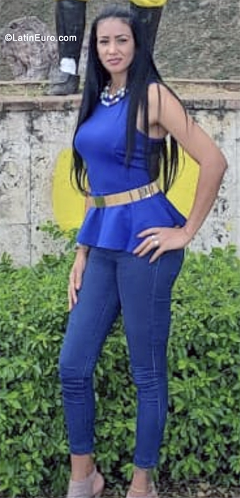 Date this pretty Dominican Republic girl Alexandra from Santiago DO40617