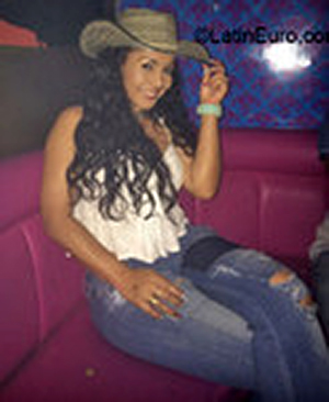 Date this fun United States girl Betty from Queens US21460