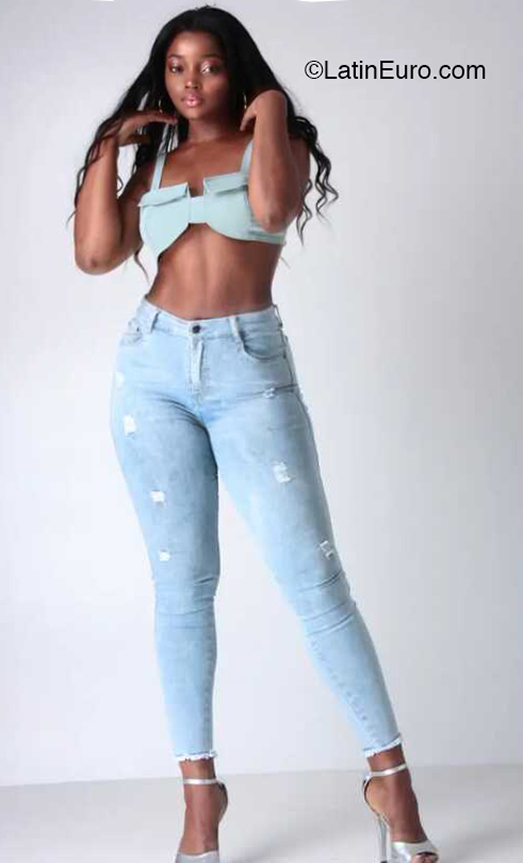 Date this stunning Colombia girl Alexandra from Cali CO30958