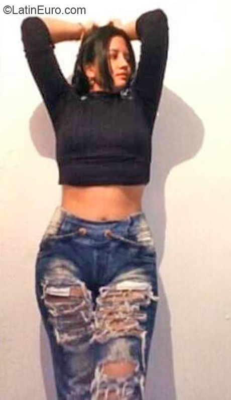 Date this funny Colombia girl Yezy from Cali CO30988