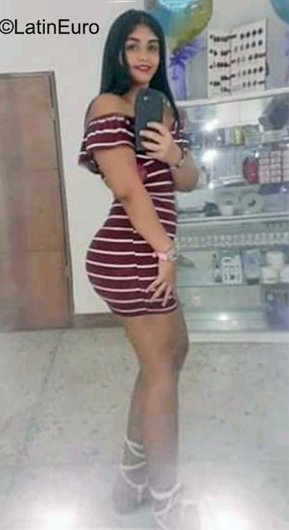 Date this beautiful Colombia girl Kristina from Bogota CO31414