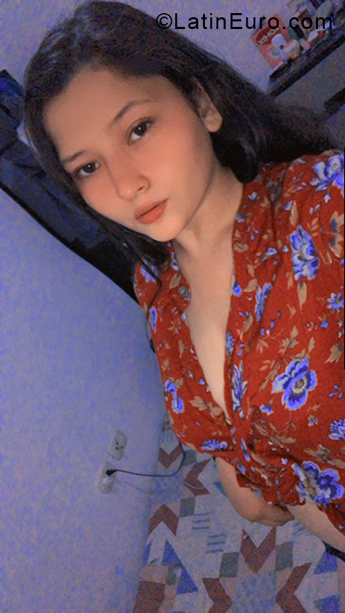 Date this hot Honduras girl Estefany from Santa Barbara HN2936