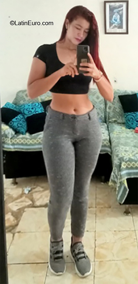 Date this happy Colombia girl Angie from Cali CO31040