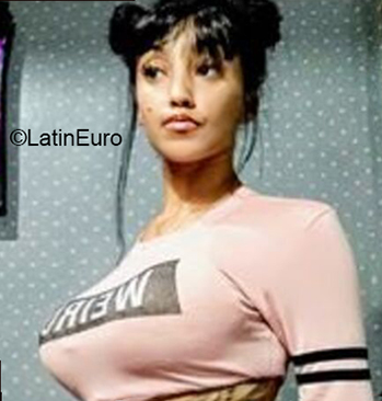 Date this funny United States girl Leiza from New York US21524