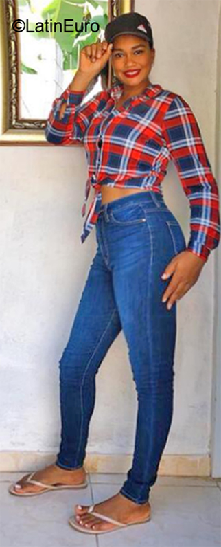 Date this sensual Dominican Republic girl Nena from Pimentel DO40448
