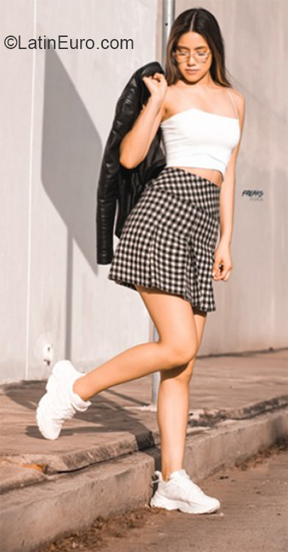 Date this cute Bolivia girl Beatriz from Santa Cruz BO132