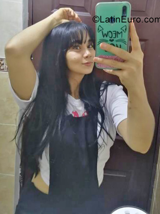 Date this tall Colombia girl Martina from Cartagena CO31075