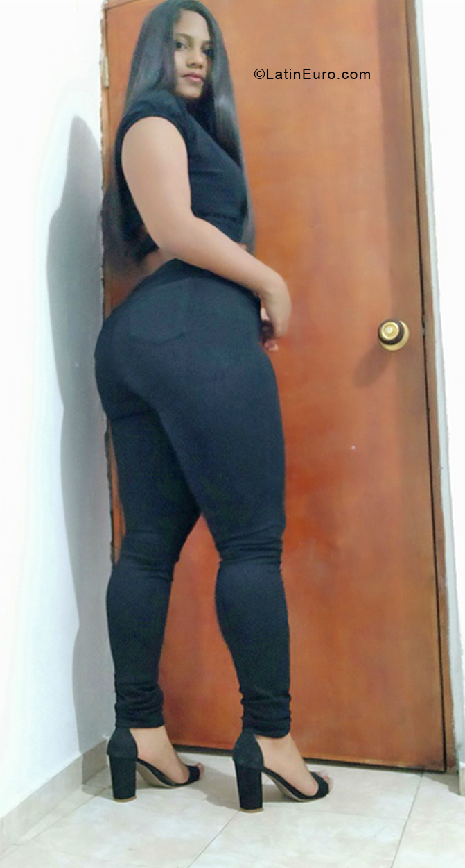 Date this stunning Colombia girl Bayaneth from Bogotá CO31125