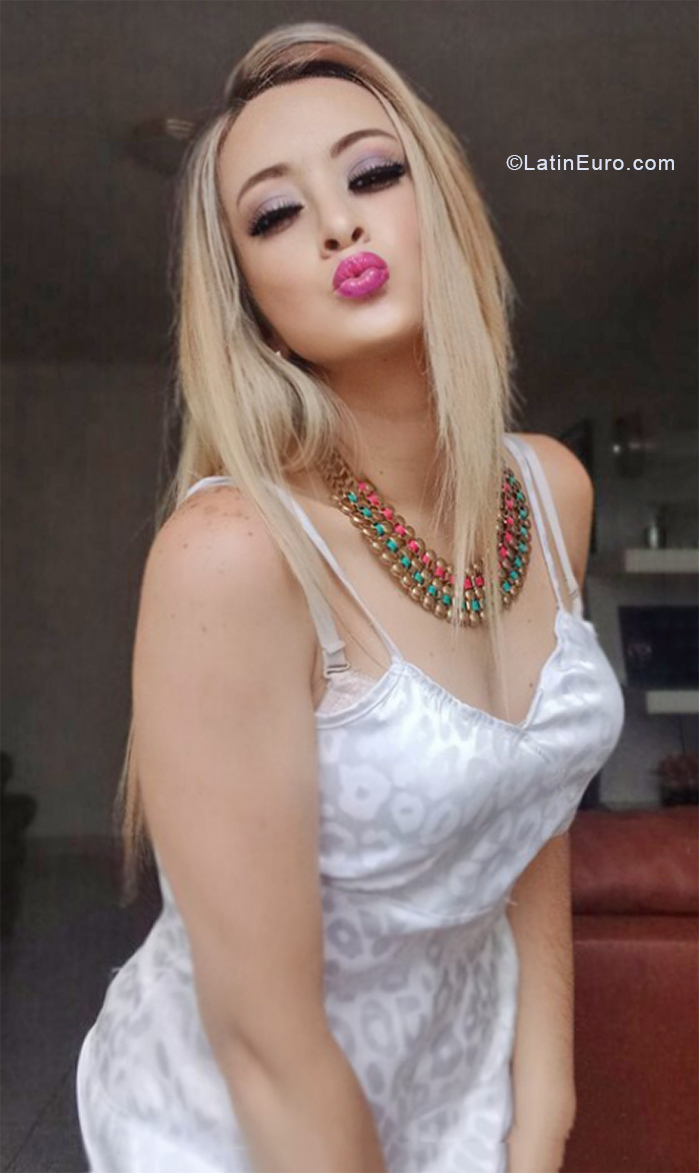 Date this foxy Venezuela girl Brigitte from Caracas VE4114