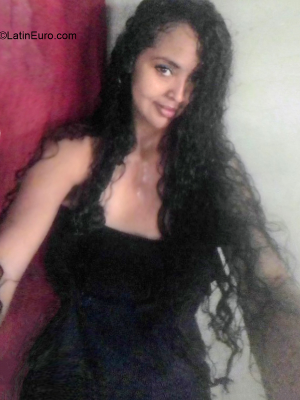 Date this fun Dominican Republic girl Karina from Santo Domingo DO40415