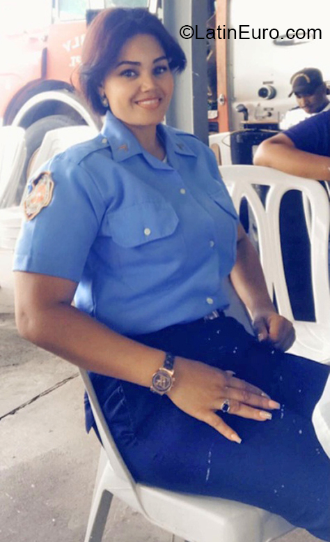 Date this stunning Dominican Republic girl Iris from Santo Domingo DO40421