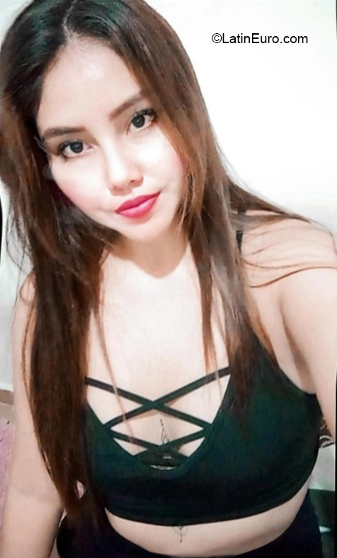 Date this passionate Bolivia girl Kattaleya from Santa Cruz BO133