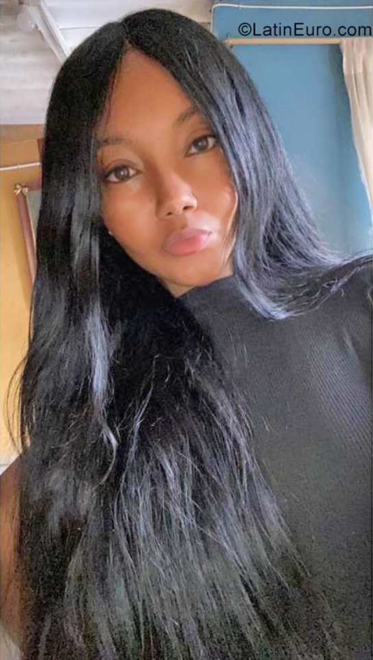 Date this voluptuous Colombia girl Viviana from Medellin CO31184