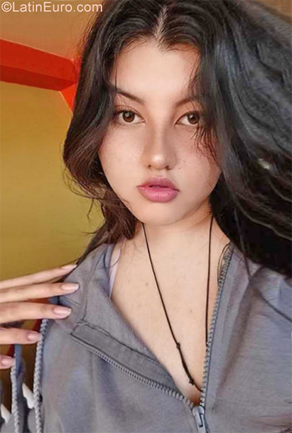 Date this stunning Peru girl Paola from Cusco PE1969