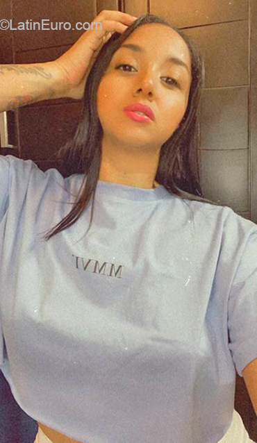 Date this cute United States girl Yafreisy from Brooklyn US21566