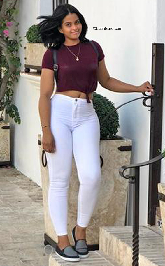 Date this funny Dominican Republic girl Yanmi from Santo Domingo DO40517