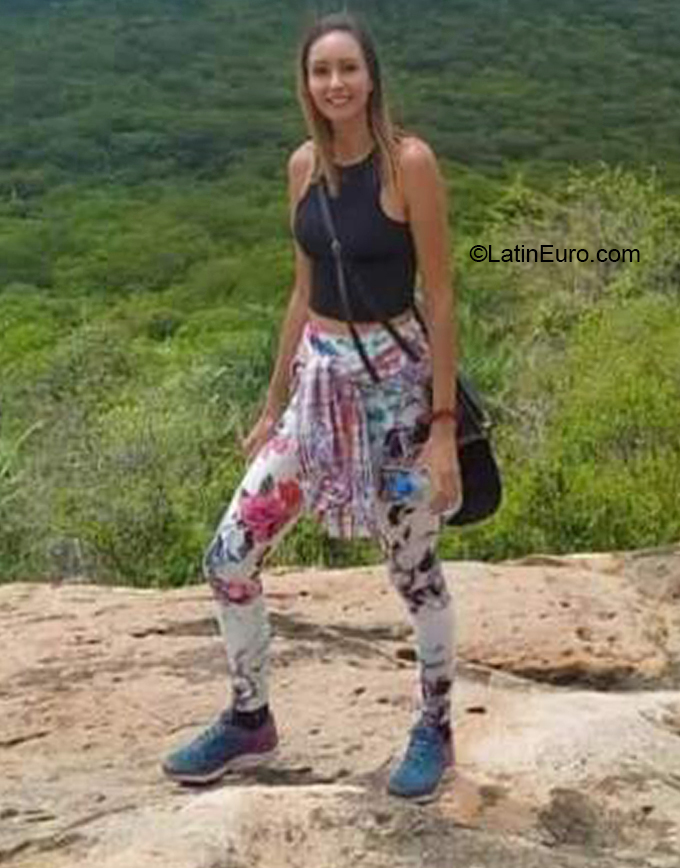 Date this charming Brazil girl Raniely from SERRA TALHADA BR11639